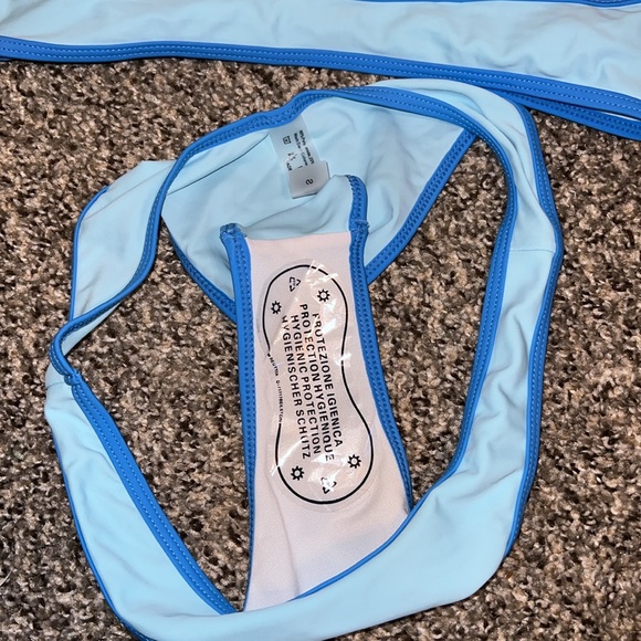 Blue bikini - Picture 3 of 3